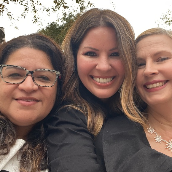 𝐃𝐄𝐂𝐄𝐌𝐁𝐄𝐑 𝟏𝟒!! POSHMARK TURNS 13!! Posh + Connect 12/14/2024 12pm - Picture 10 of 15